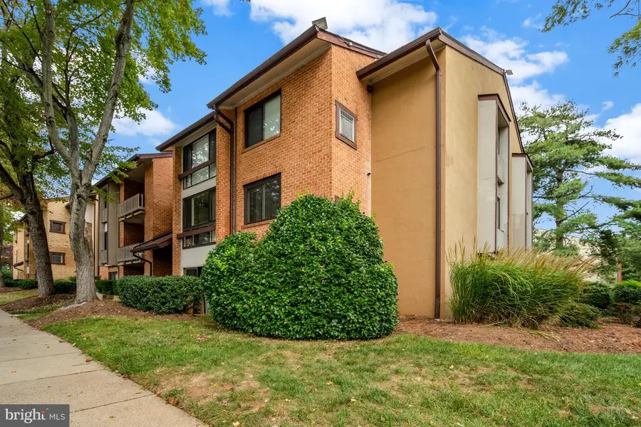 10208 Bushman Dr, Oakton, VA 22124 - Image #3