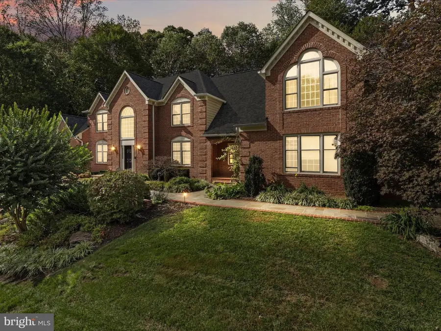 5826 Hannora Ln, Fairfax Station, VA 22039 - Image #2
