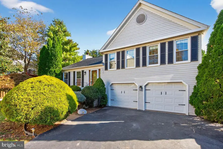 5834 Stone Ridge Dr, Centreville, VA 20120 - Image #3