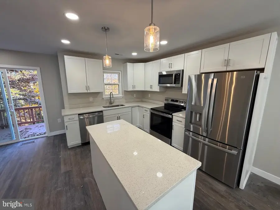 13906 Big Yankee Ln, Centreville, VA 20121 - Image #2