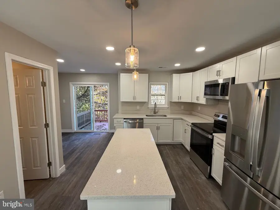 13906 Big Yankee Ln, Centreville, VA 20121 - Image #3