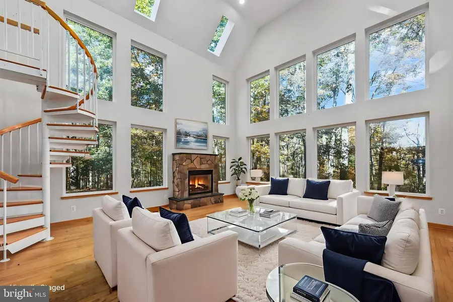 10450 Hunter View Rd, Vienna, VA 22181 - Image #2