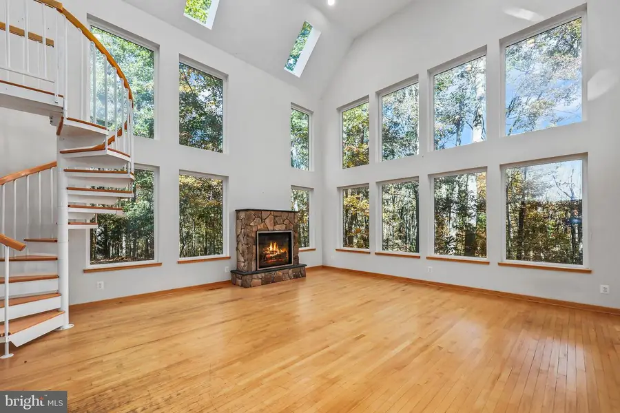 10450 Hunter View Rd, Vienna, VA 22181 - Image #3