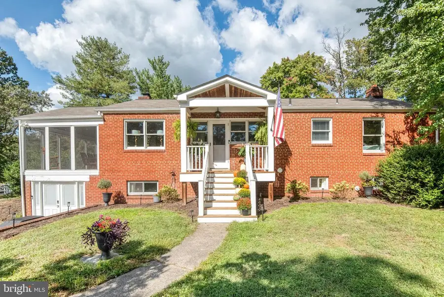 5527 Wharton Ln, Centreville, VA 20120 - Image #2