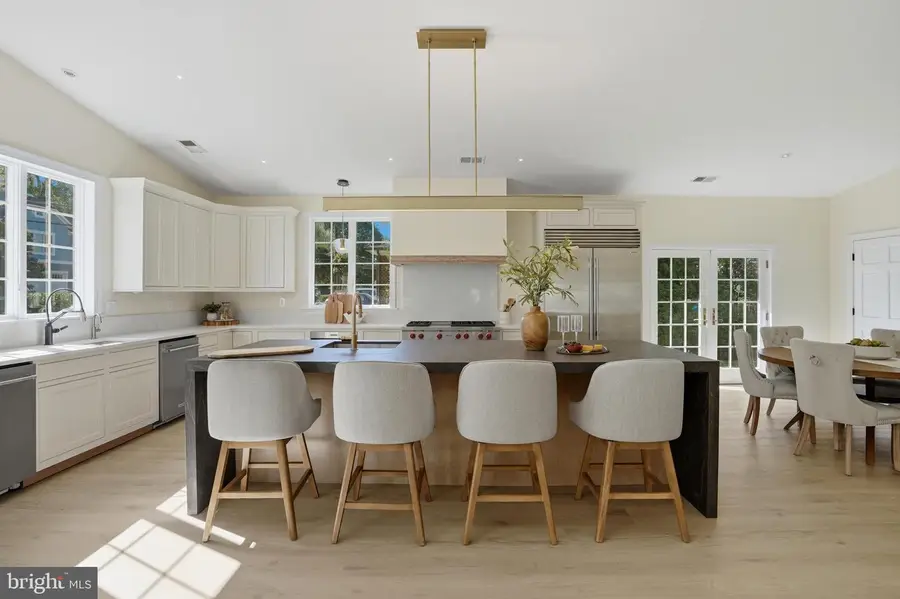 300 Lewis St Nw, Vienna, VA 22180 - Image #2