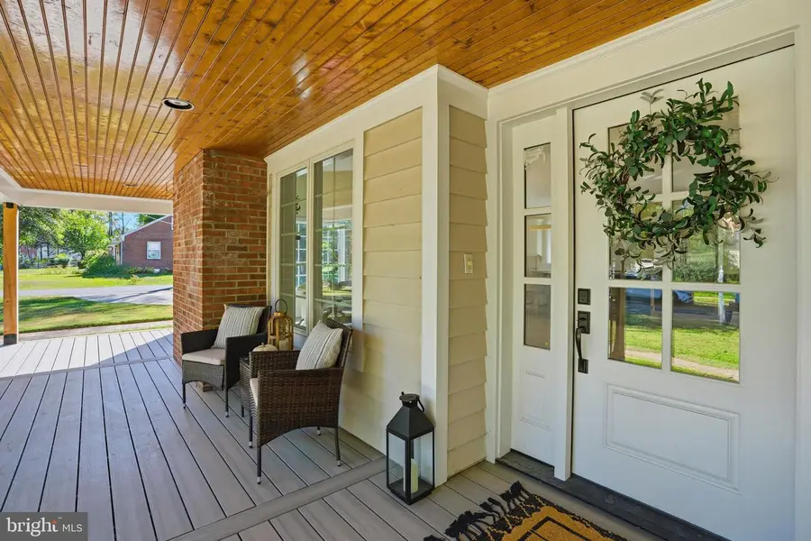 300 Lewis St Nw, Vienna, VA 22180 - Image #3