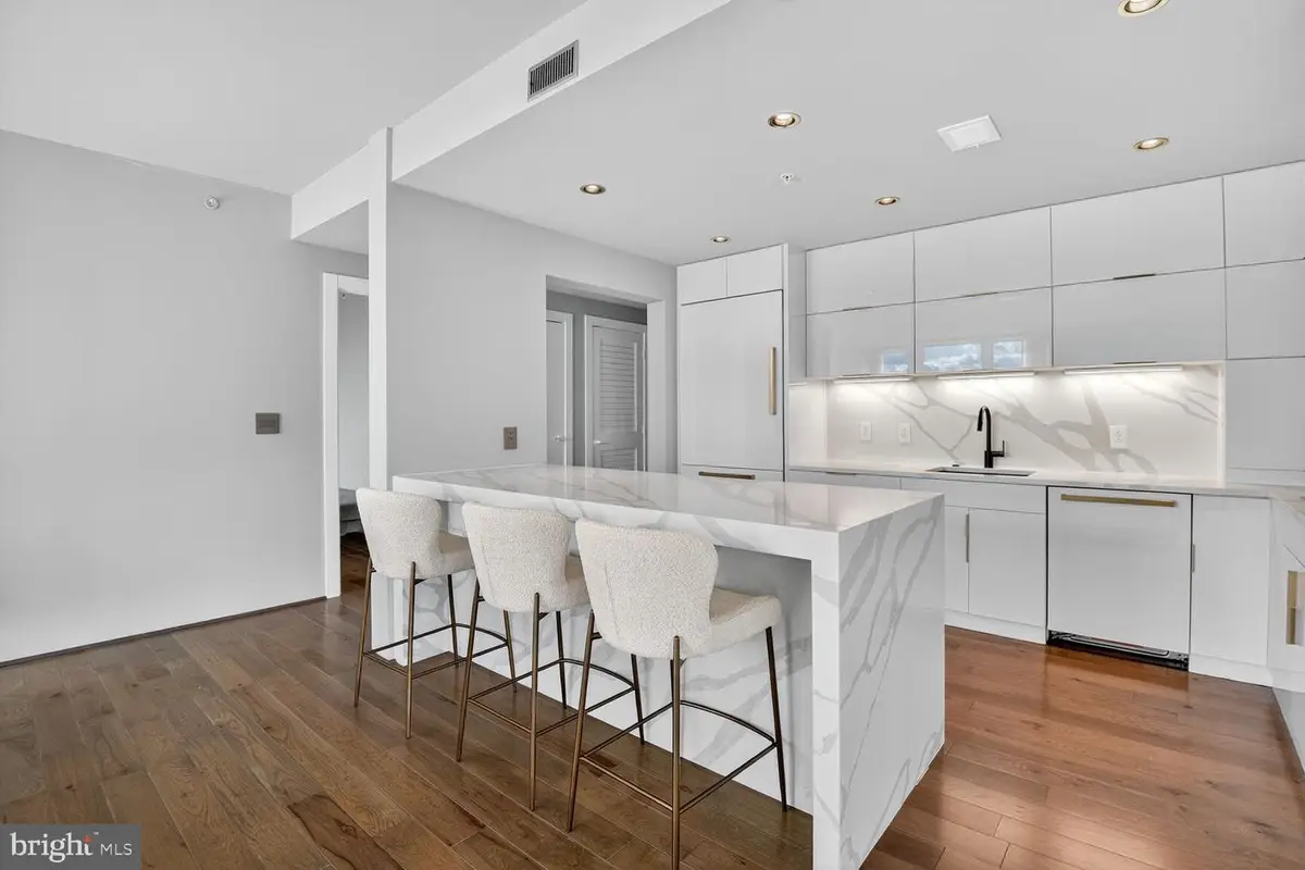 8220 Crestwood Heights Dr #712, McLean, VA 22102 - Image #1