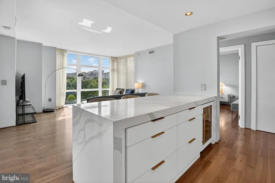 8220 Crestwood Heights Dr #712, McLean, VA 22102 - Image #3