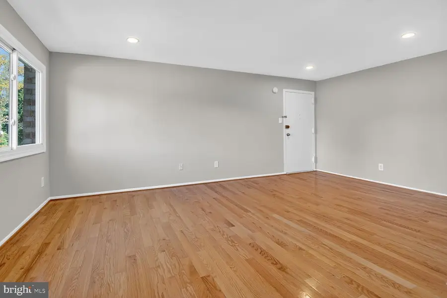 2907 Charing Cross Rd #14, Falls Church, VA 22042 - Image #3