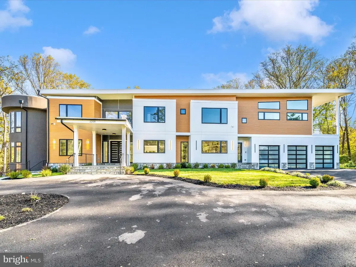 2209 Hunter Mill Rd, Vienna, VA 22181 - Image #1