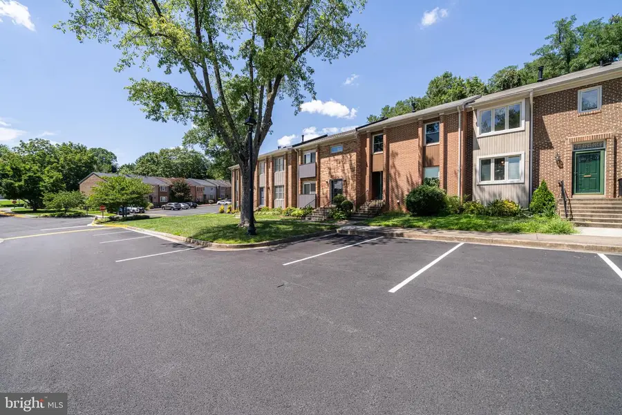 8322 Highcliffe Ct, Annandale, VA 22003 - Image #2