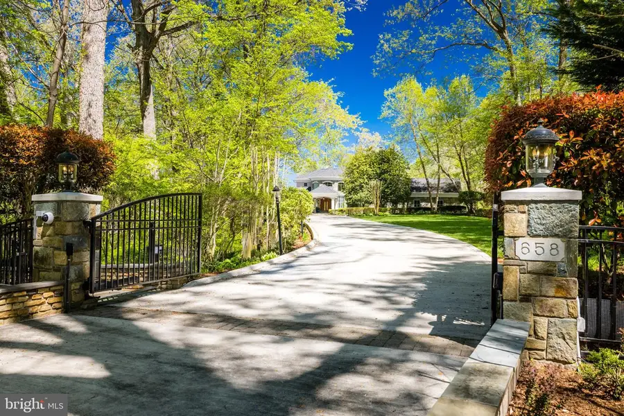 658 Live Oak Dr, McLean, VA 22101 - Image #2