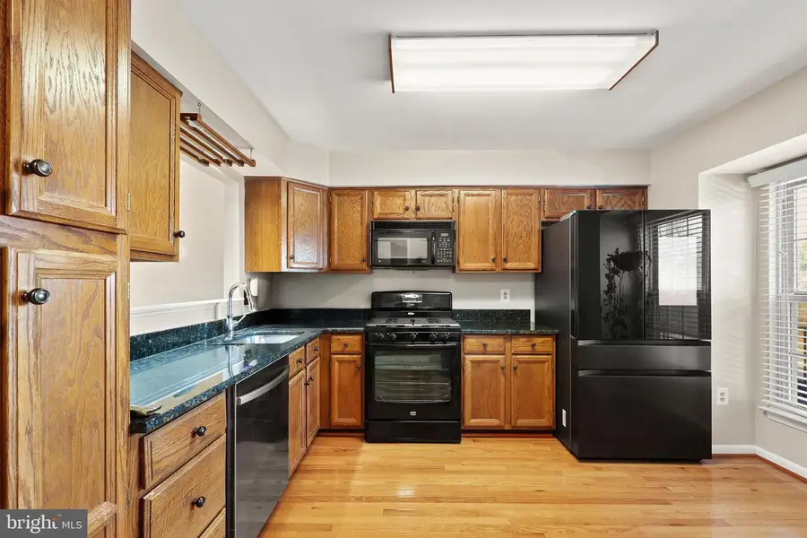 14501 Brookmoor Ln, Centreville, VA 20120 - Image #2