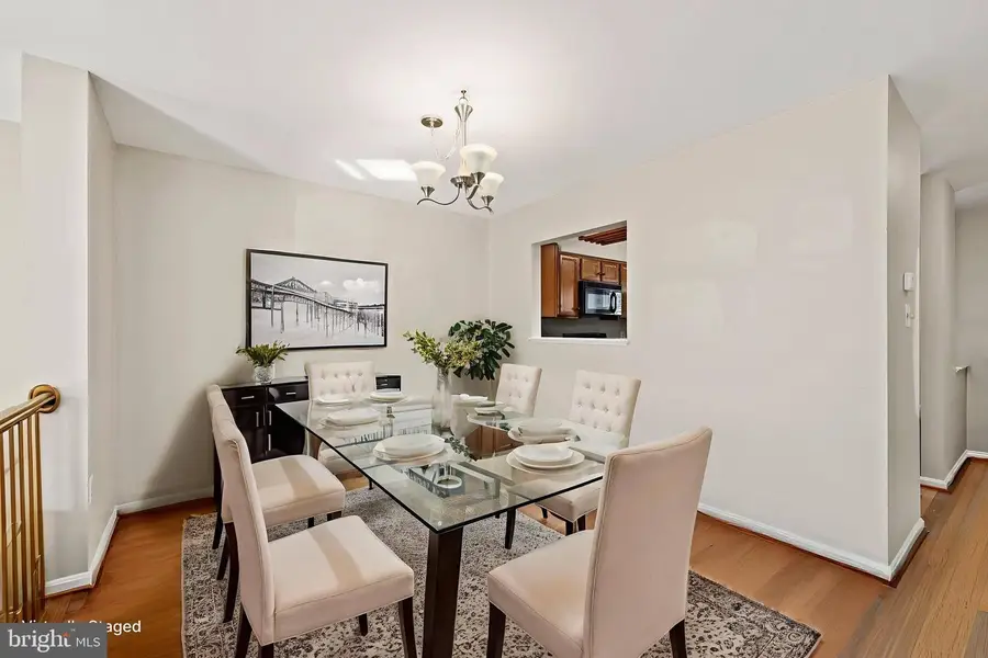 14501 Brookmoor Ln, Centreville, VA 20120 - Image #3