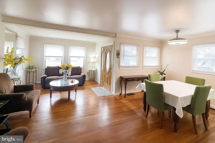 6430 Maplewood Dr, Falls Church, VA 22041 - Image #3