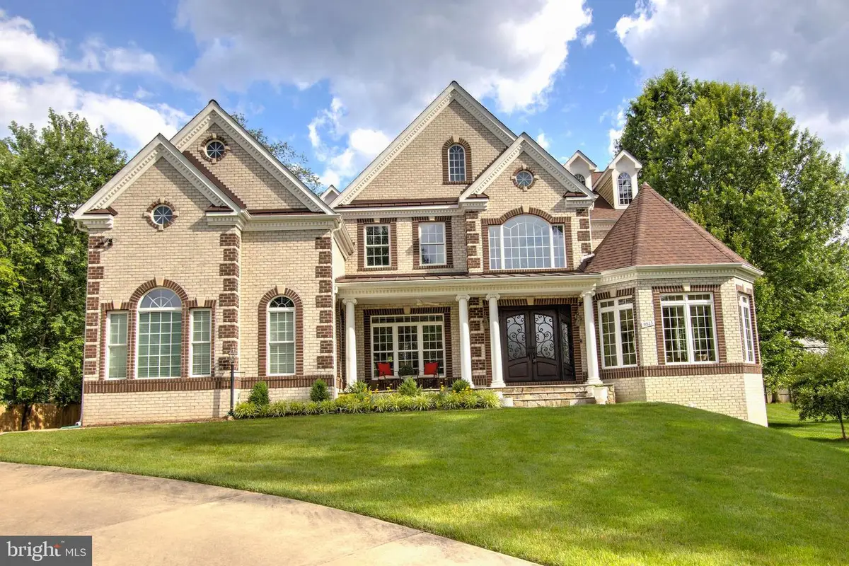 9813 Sunrise Rd, Vienna, VA 22181 - Image #1