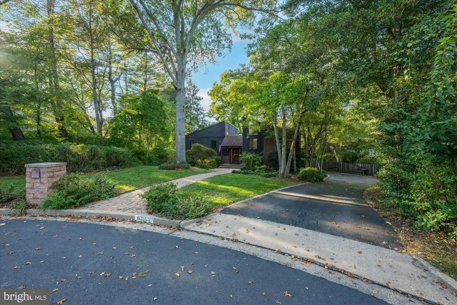 6952 Duncraig Ct, McLean, VA 22101 - Image #2