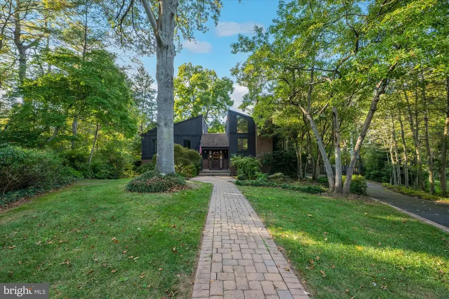 6952 Duncraig Ct, McLean, VA 22101 - Image #3