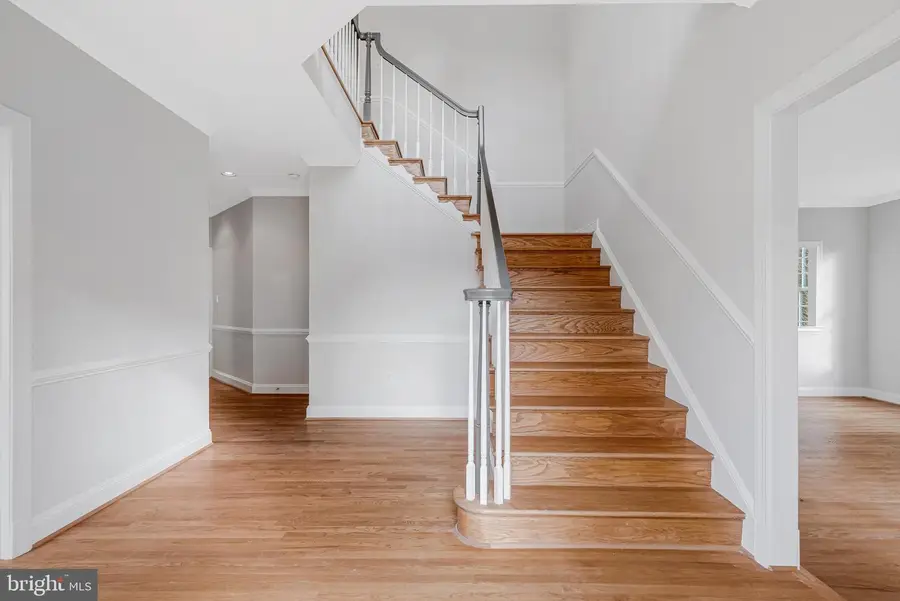 1200 Chadsworth Ct, McLean, VA 22102 - Image #2