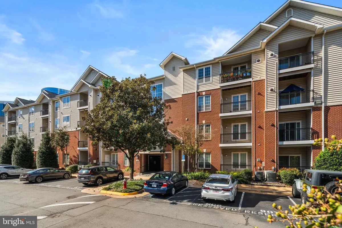 1570 Spring Gate Dr #7213, McLean, VA 22102 - Image #1