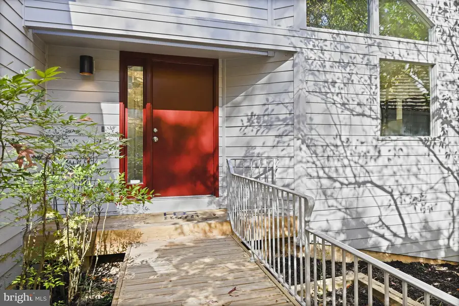 11504 Turnbridge Ln, Reston, VA 20194 - Image #2