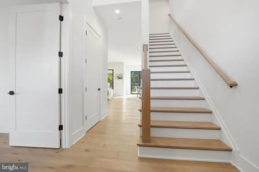 612 Gibson Cir Sw, Vienna, VA 22180 - Image #3