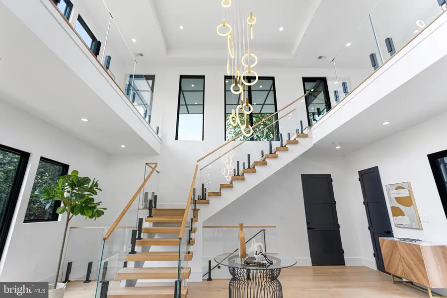 1733 Chain Bridge Rd, McLean, VA 22101 - Image #2