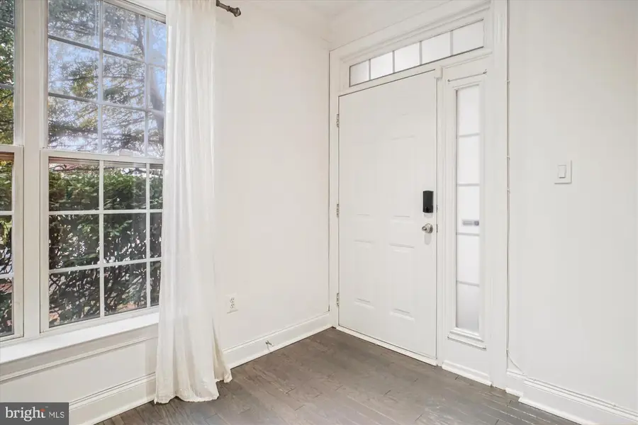 8085 Gatehouse Rd #4, Falls Church, VA 22042 - Image #3