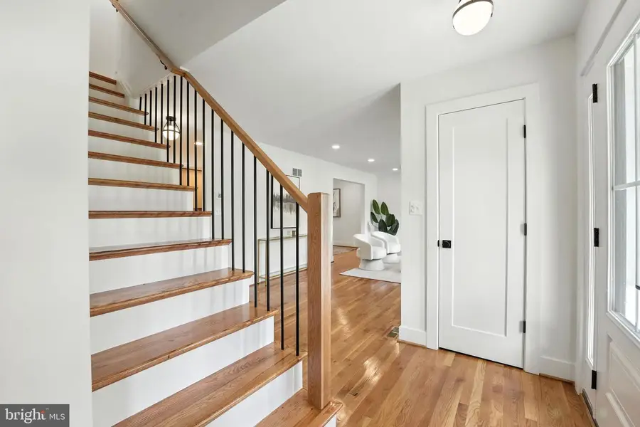 8711 Westwood Dr, Vienna, VA 22182 - Image #3