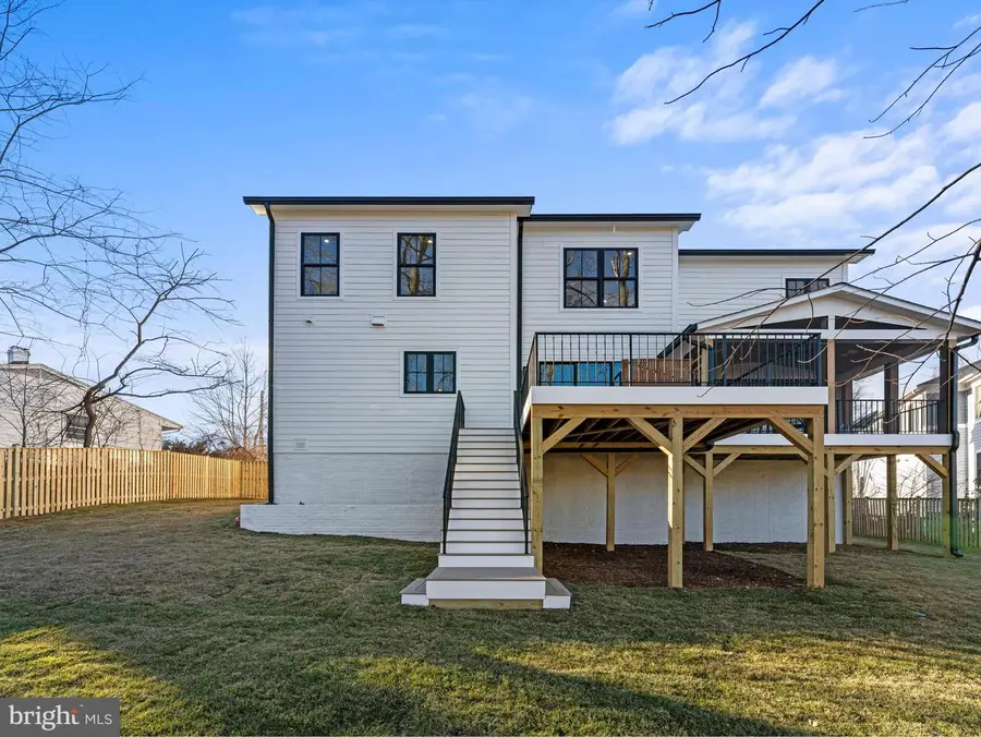 406 Dove Cir Sw, Vienna, VA 22180 - Image #3