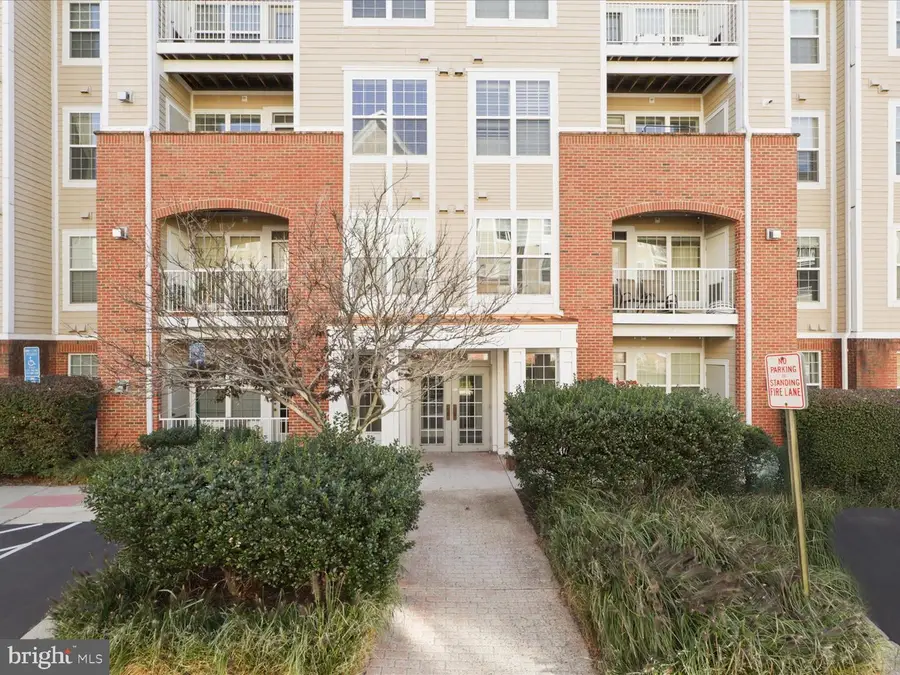 2711 Bellforest Ct #201, Vienna, VA 22180 - Image #3