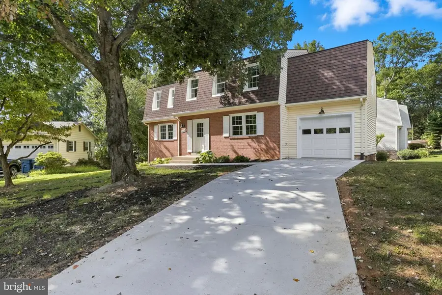 10431 Headly Ct, Kings Park West, VA 22032 - Image #2