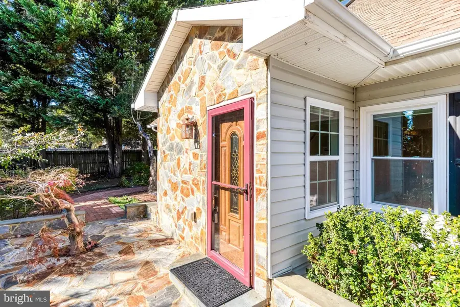 9720 Five Oaks Rd, Fairfax, VA 22031 - Image #3