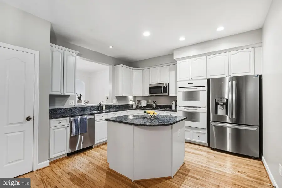 1919 Logan Manor Dr, Reston, VA 20190 - Image #2