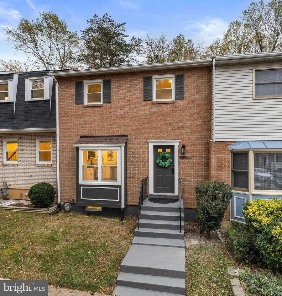 3065 White Birch Ct, Fairfax, VA 22031 - Image #2