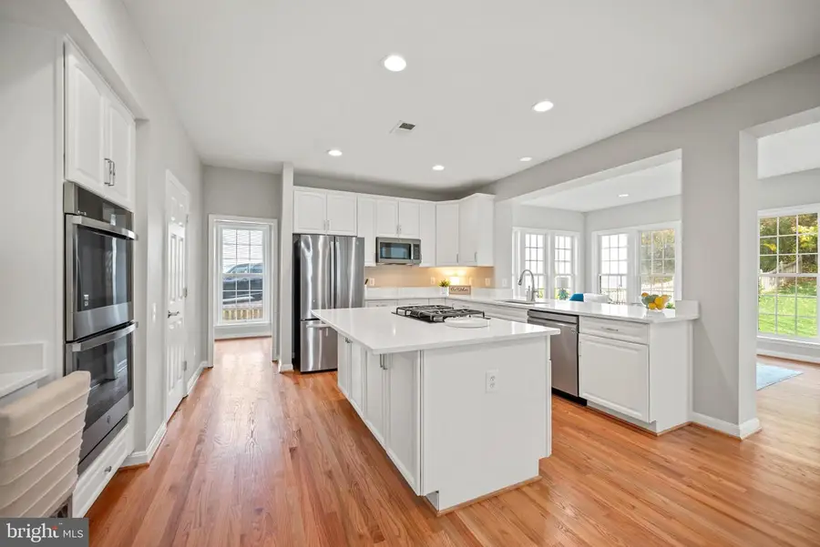 12816 Owens Glen Dr, Fairfax, VA 22030 - Image #2