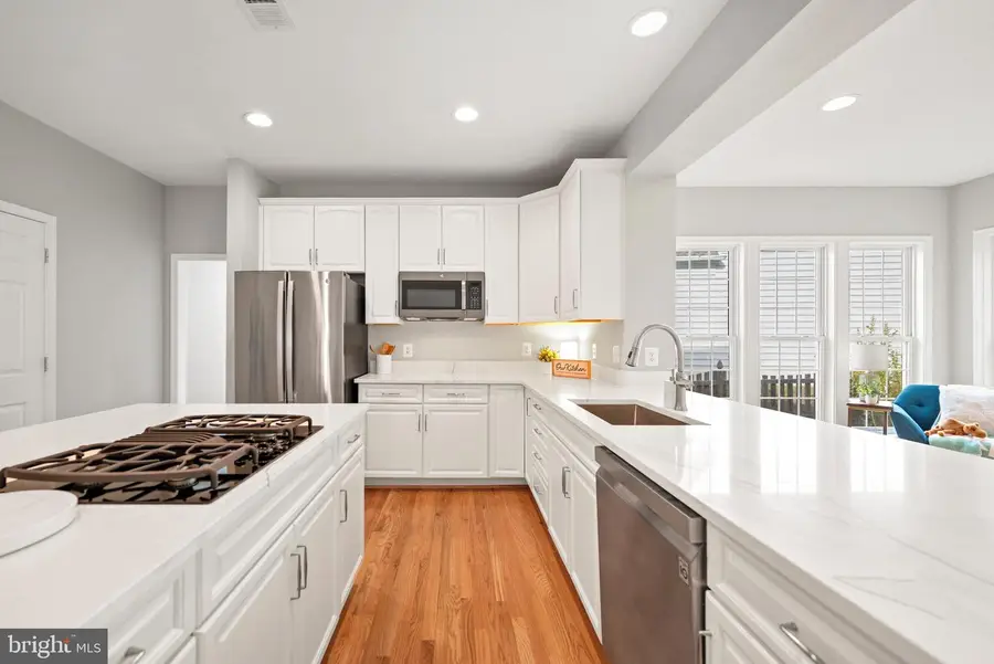 12816 Owens Glen Dr, Fairfax, VA 22030 - Image #3