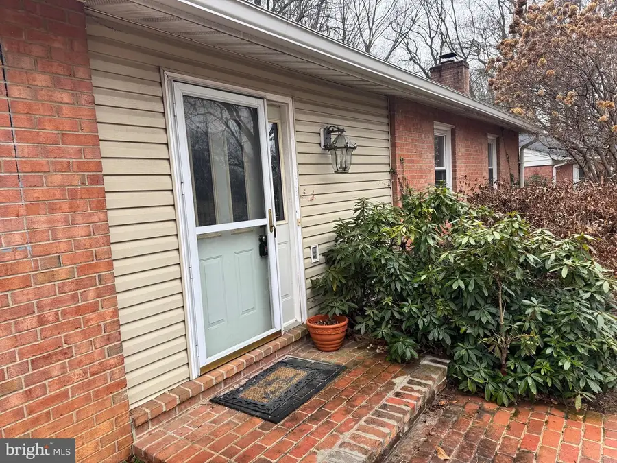 6703 Greenview Ln, Springfield, VA 22152 - #2