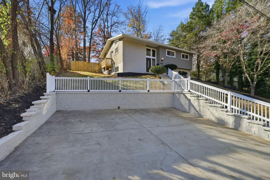 7717 Glenister Dr, Springfield, VA 22152 - Image #2