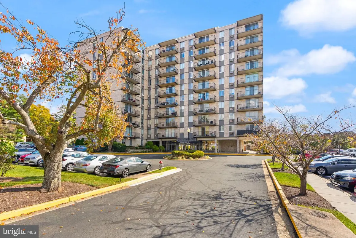 3245 Rio Dr #608, Falls Church, VA 22041 - Image #1