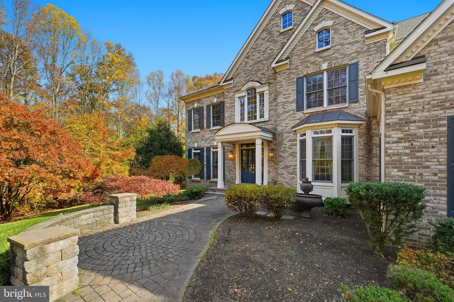 9712 Thorn Bush Dr, Fairfax Station, VA 22039 - Image #2