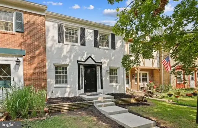 14878 Lambeth Sq, Centreville, VA 20120 - Image #2