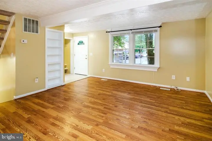 1120 Stevenson Ct, Herndon, VA 20170 - Image #2