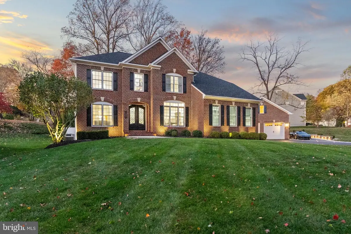 12882 Crouch Dr, Fairfax, VA 22030 - Image #1