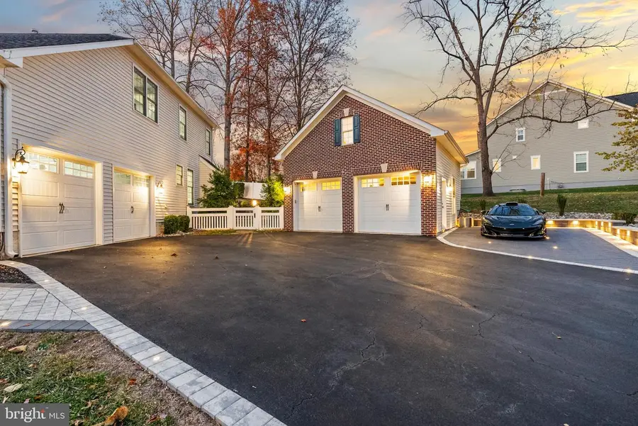 12882 Crouch Dr, Fairfax, VA 22030 - Image #2
