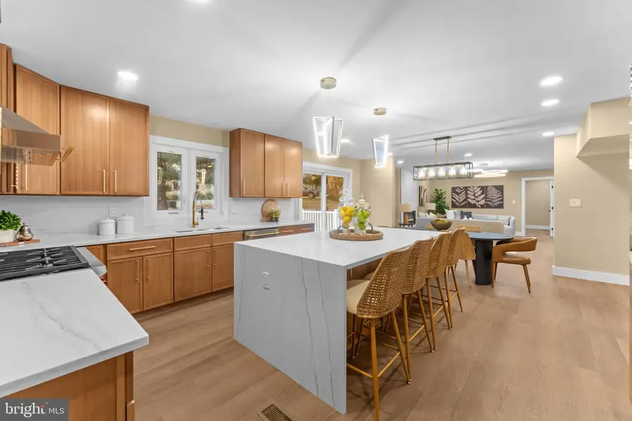 10333 Hickory Forest Dr, Oakton, VA 22124 - Image #2