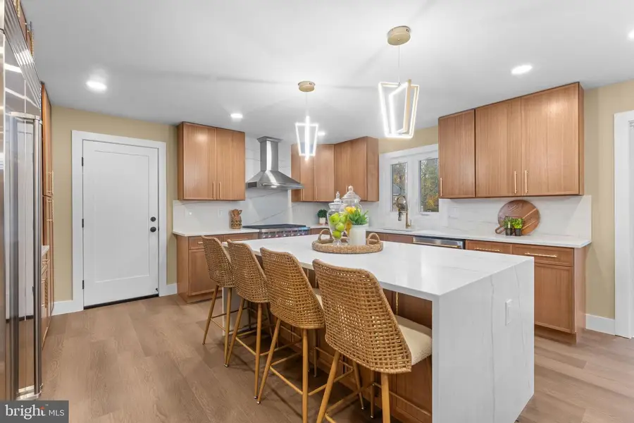 10333 Hickory Forest Dr, Oakton, VA 22124 - Image #3