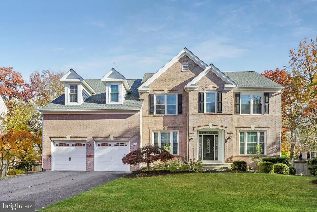 8214 Westwood Mews Ct, Vienna, VA 22182 - Image #1