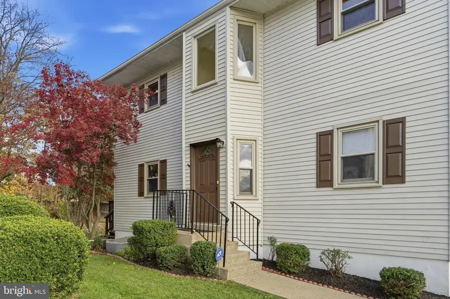 3033 White Birch Ct, Fairfax, VA 22031 - Image #2