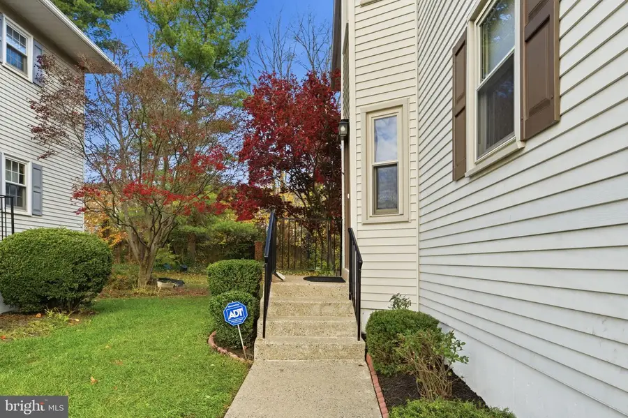3033 White Birch Ct, Fairfax, VA 22031 - Image #3